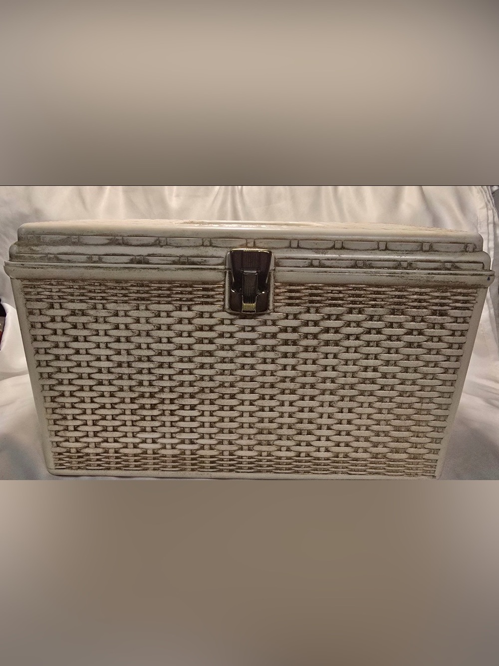 Vintage Wil-Hold Wilson Plastic Sewing Box Basket Weave Ivory White – 2 Trays